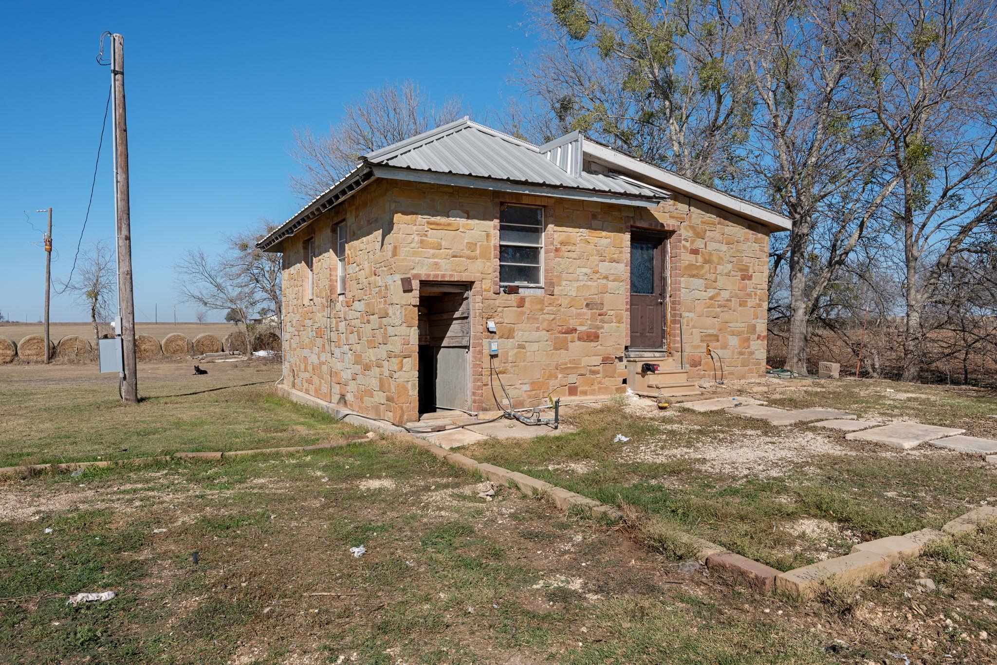 Jarrell, TX 76537