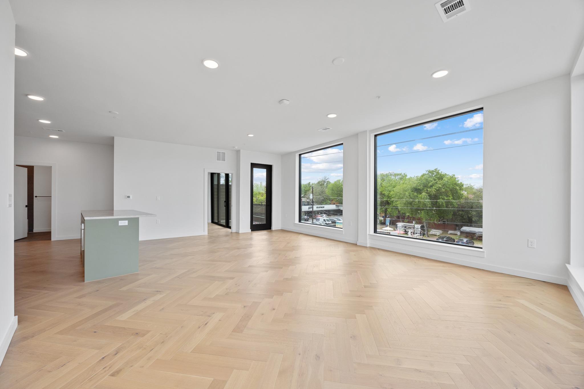 2209 S 1st St # 310, Austin, TX 78704