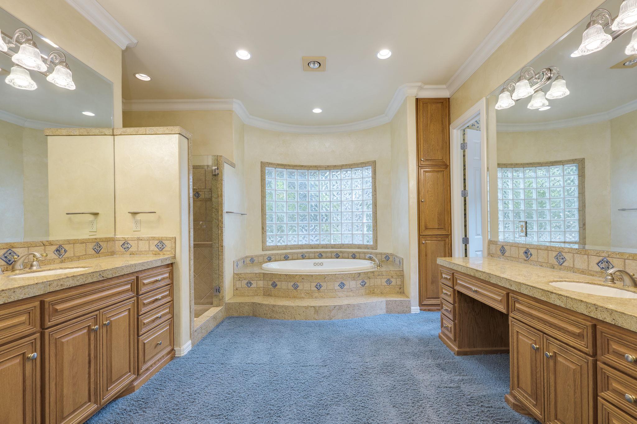 106 Lakeway Hills Cv, Lakeway, TX 78734