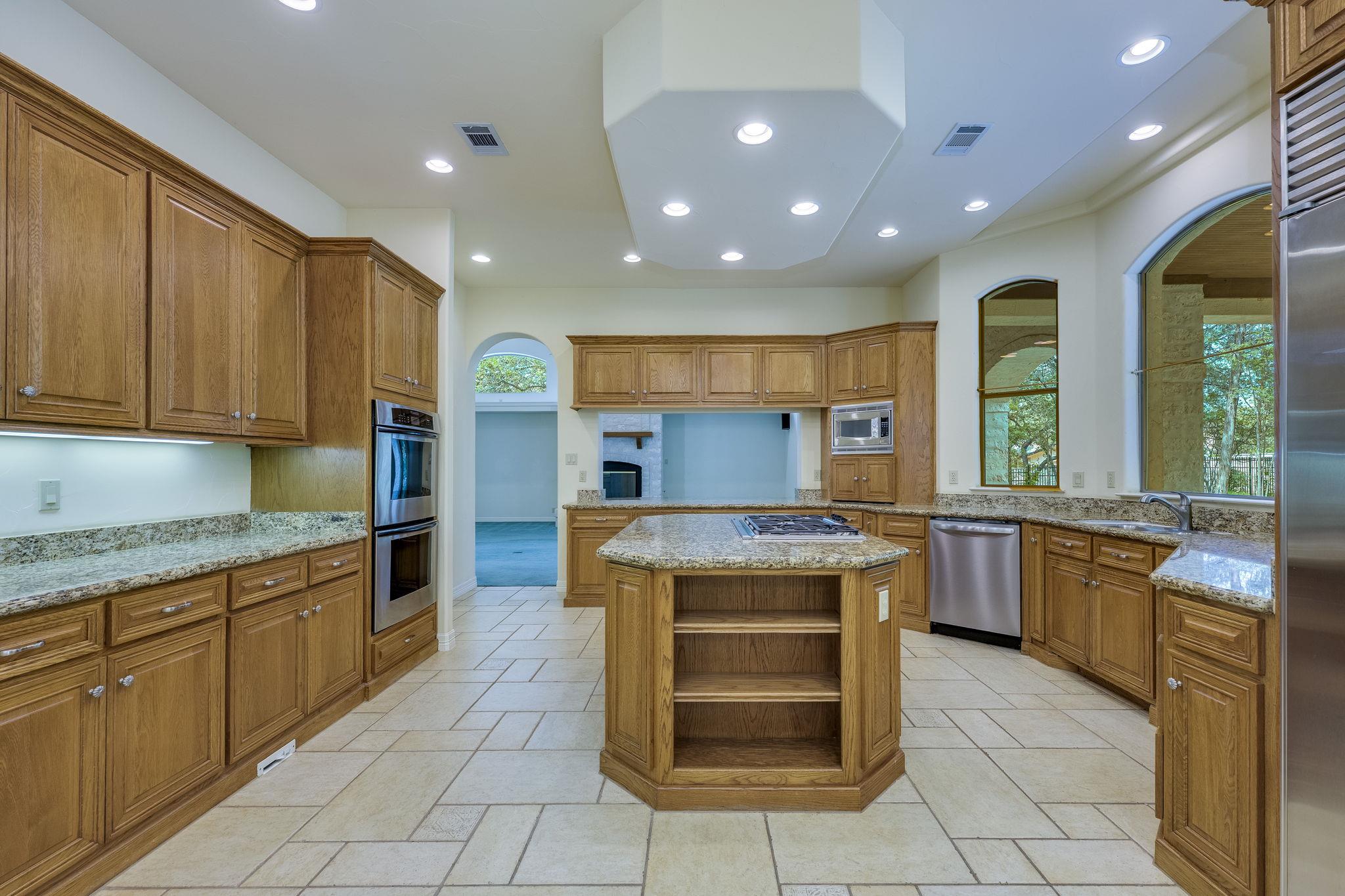 106 Lakeway Hills Cv, Lakeway, TX 78734