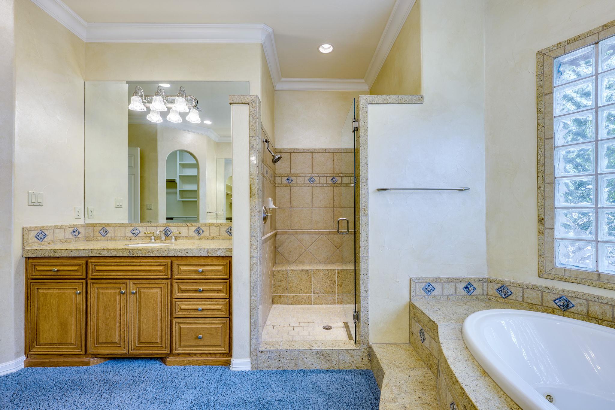 106 Lakeway Hills Cv, Lakeway, TX 78734
