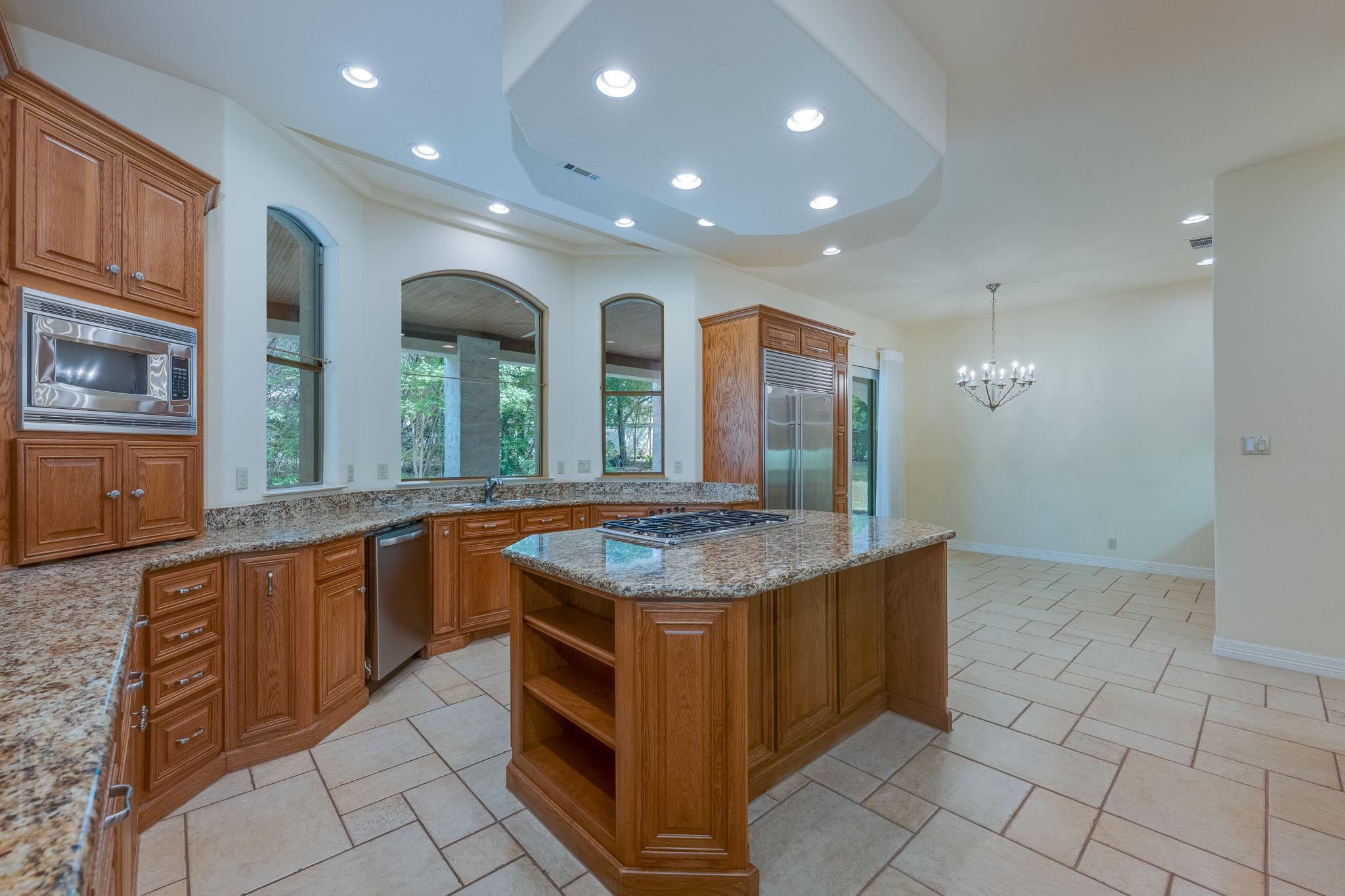 106 Lakeway Hills Cv, Lakeway, TX 78734