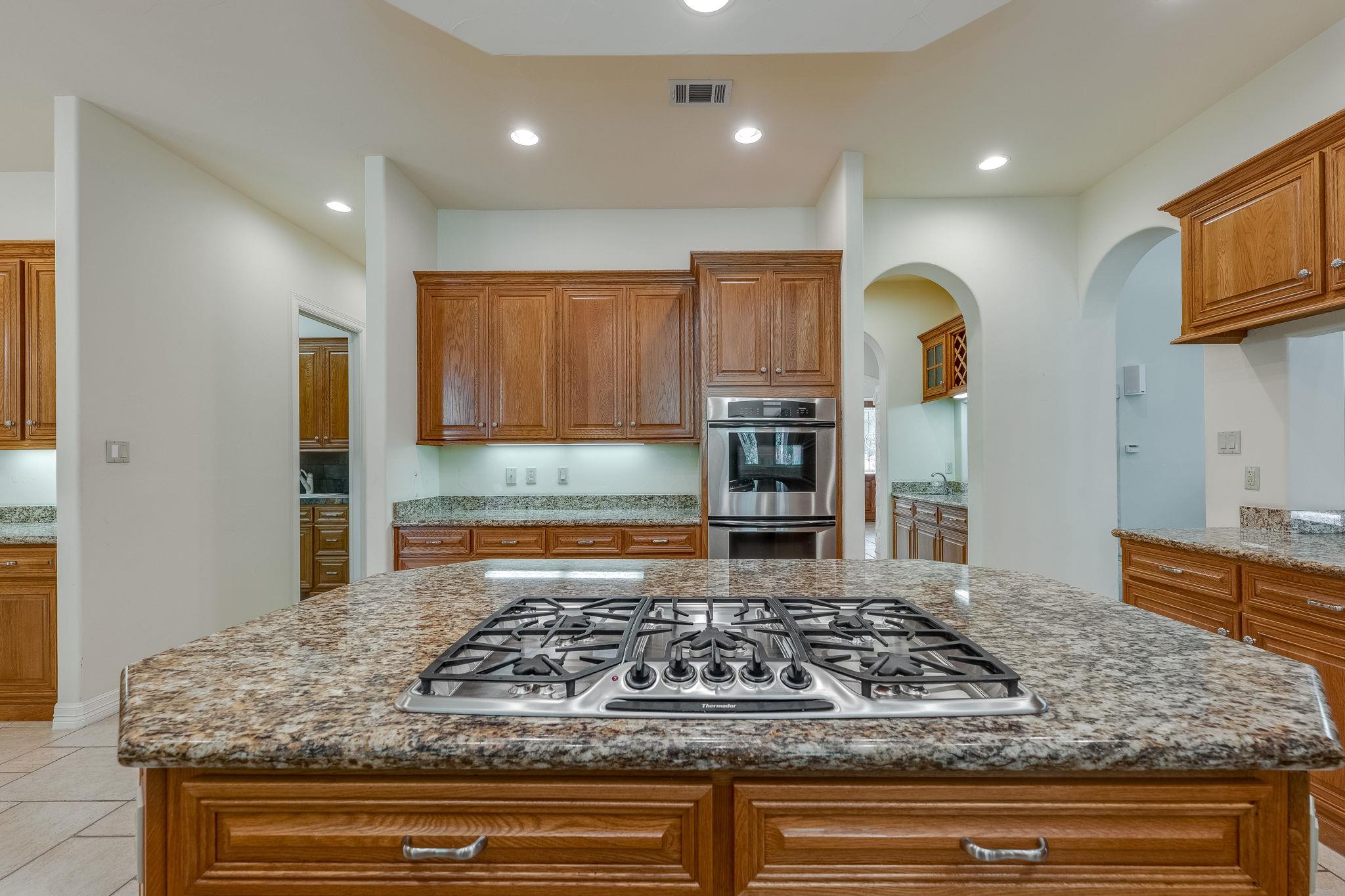 106 Lakeway Hills Cv, Lakeway, TX 78734