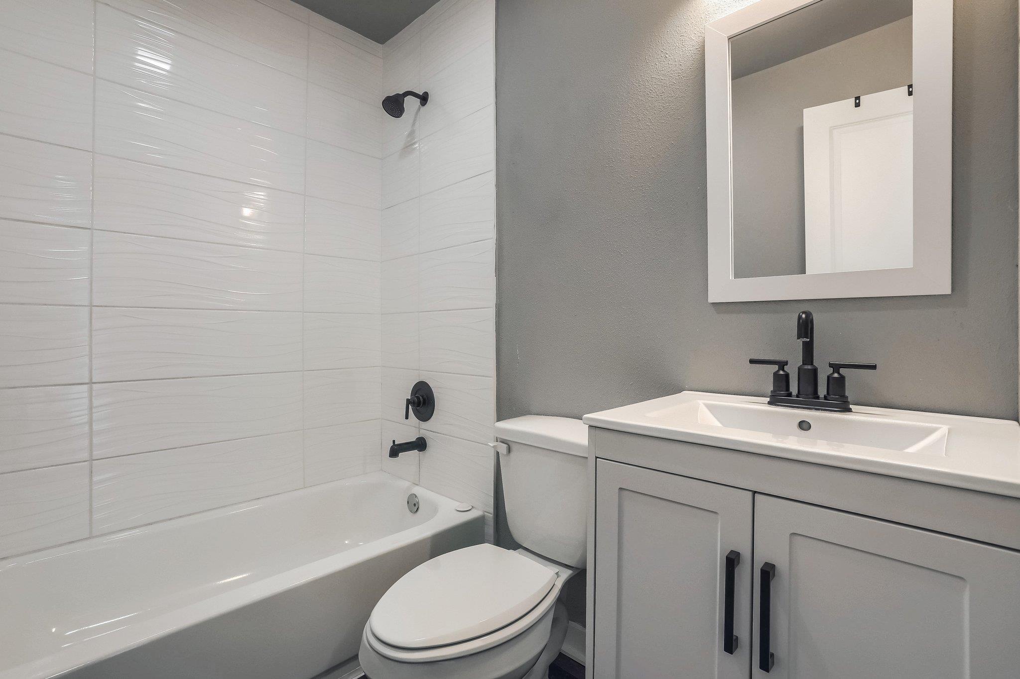 5909 Lago Vista Way # B, Lago Vista, TX 78645