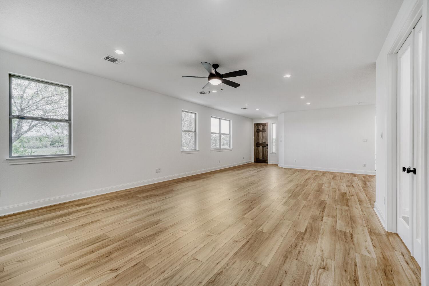 185 International St, Buda, TX 78610