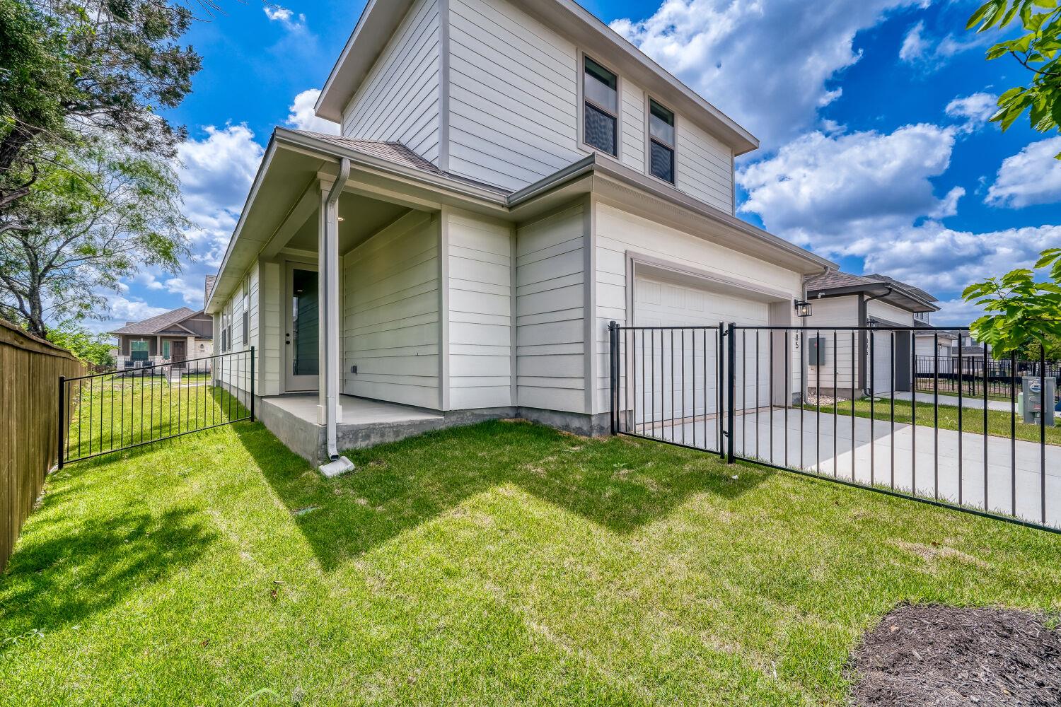 185 International St, Buda, TX 78610
