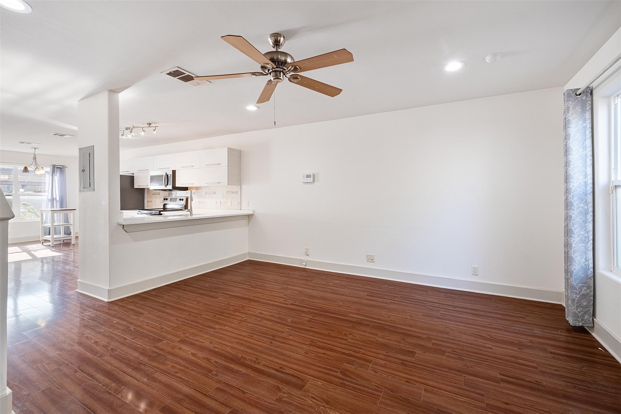 1101 Grove Blvd # 304, Austin, TX 78741