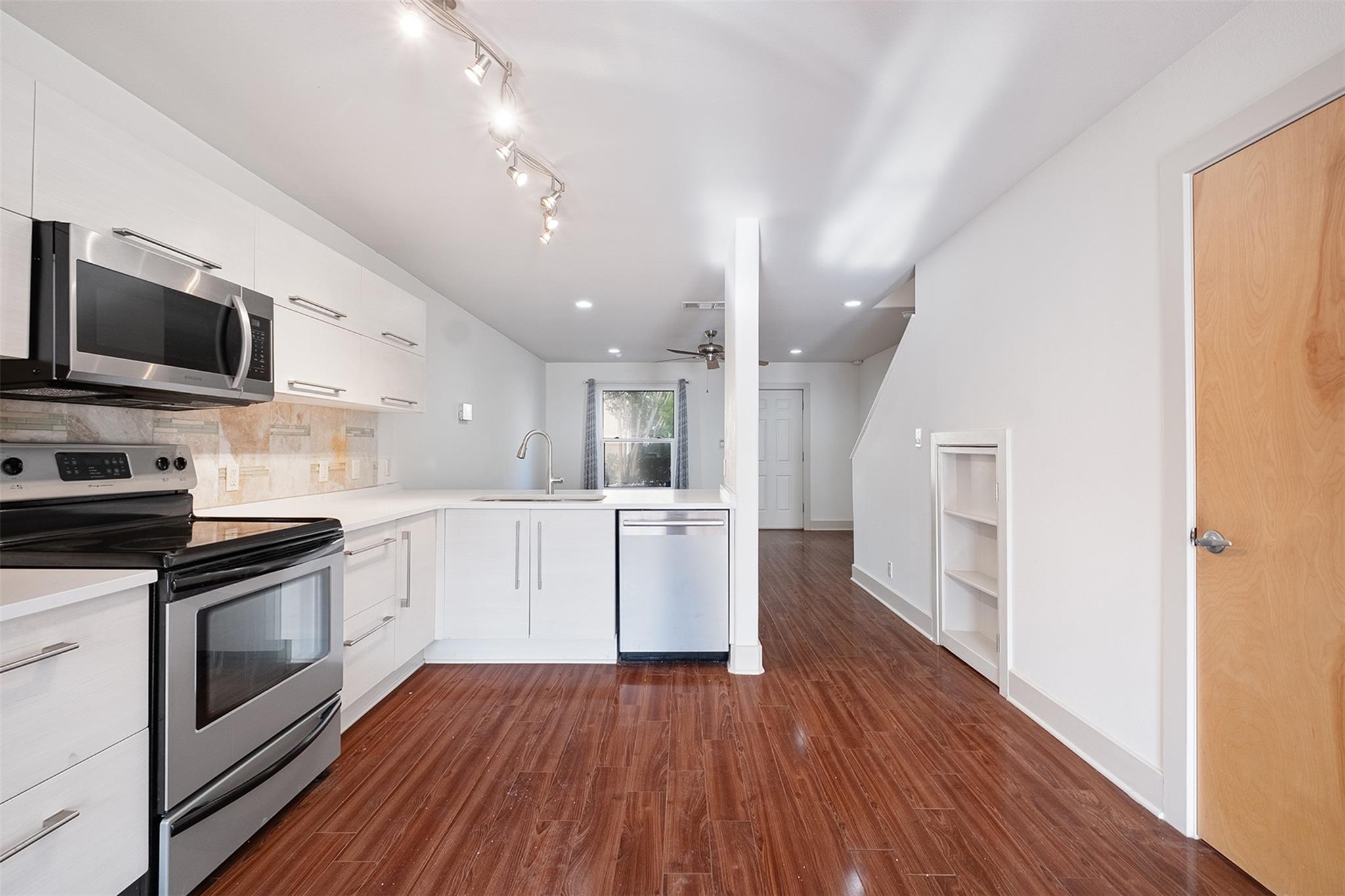 1101 Grove Blvd # 304, Austin, TX 78741