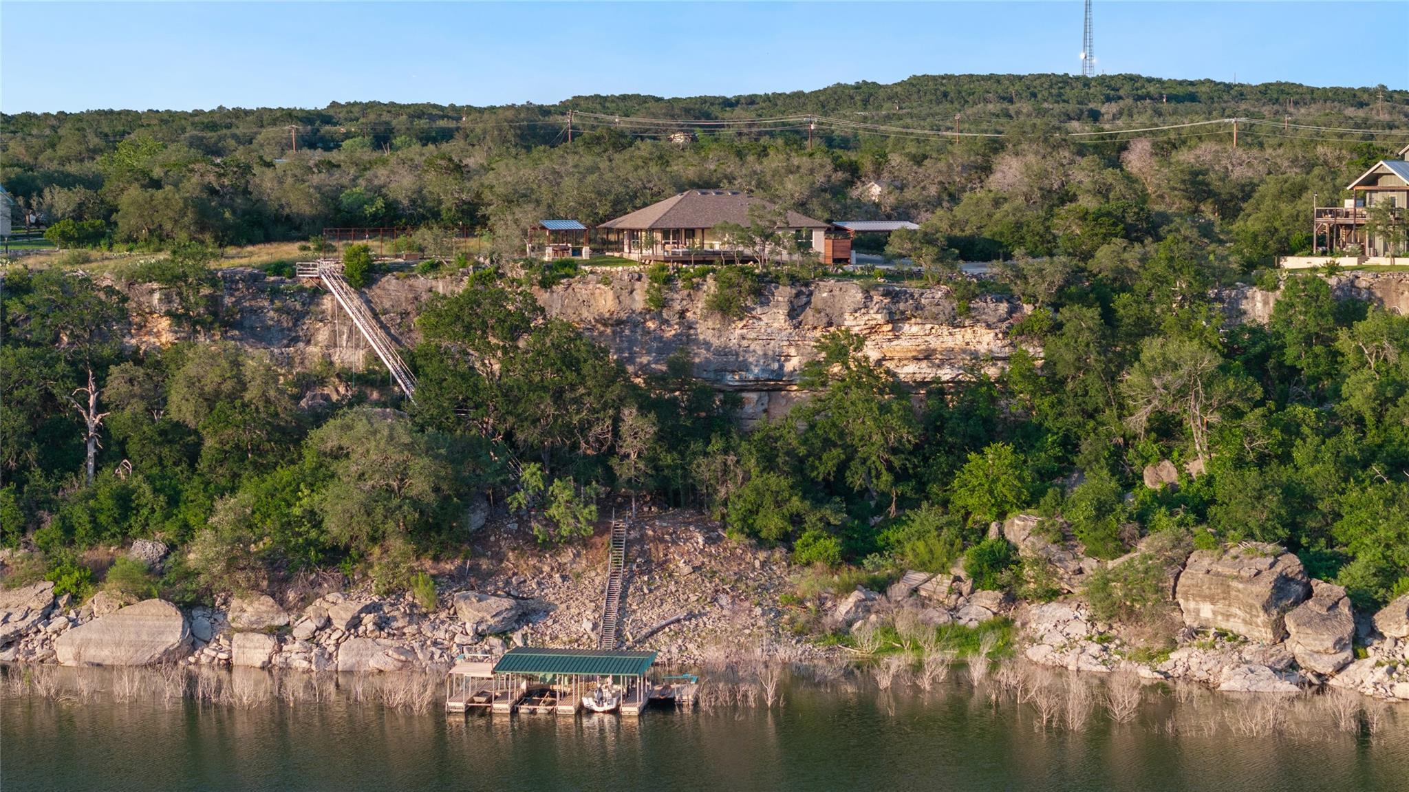 1104 Cliffview Dr, Spicewood, TX 78669
