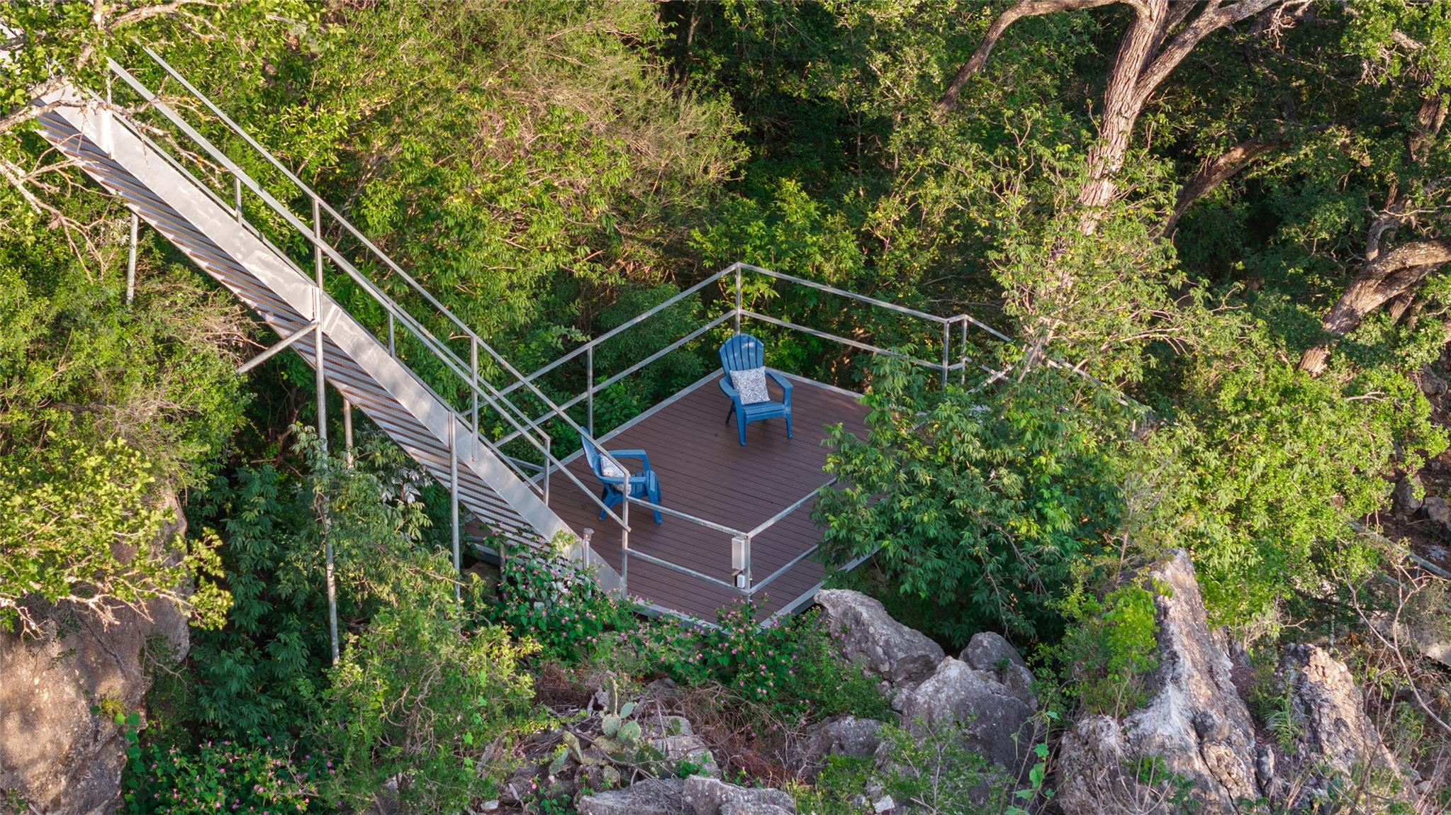 1104 Cliffview Dr, Spicewood, TX 78669