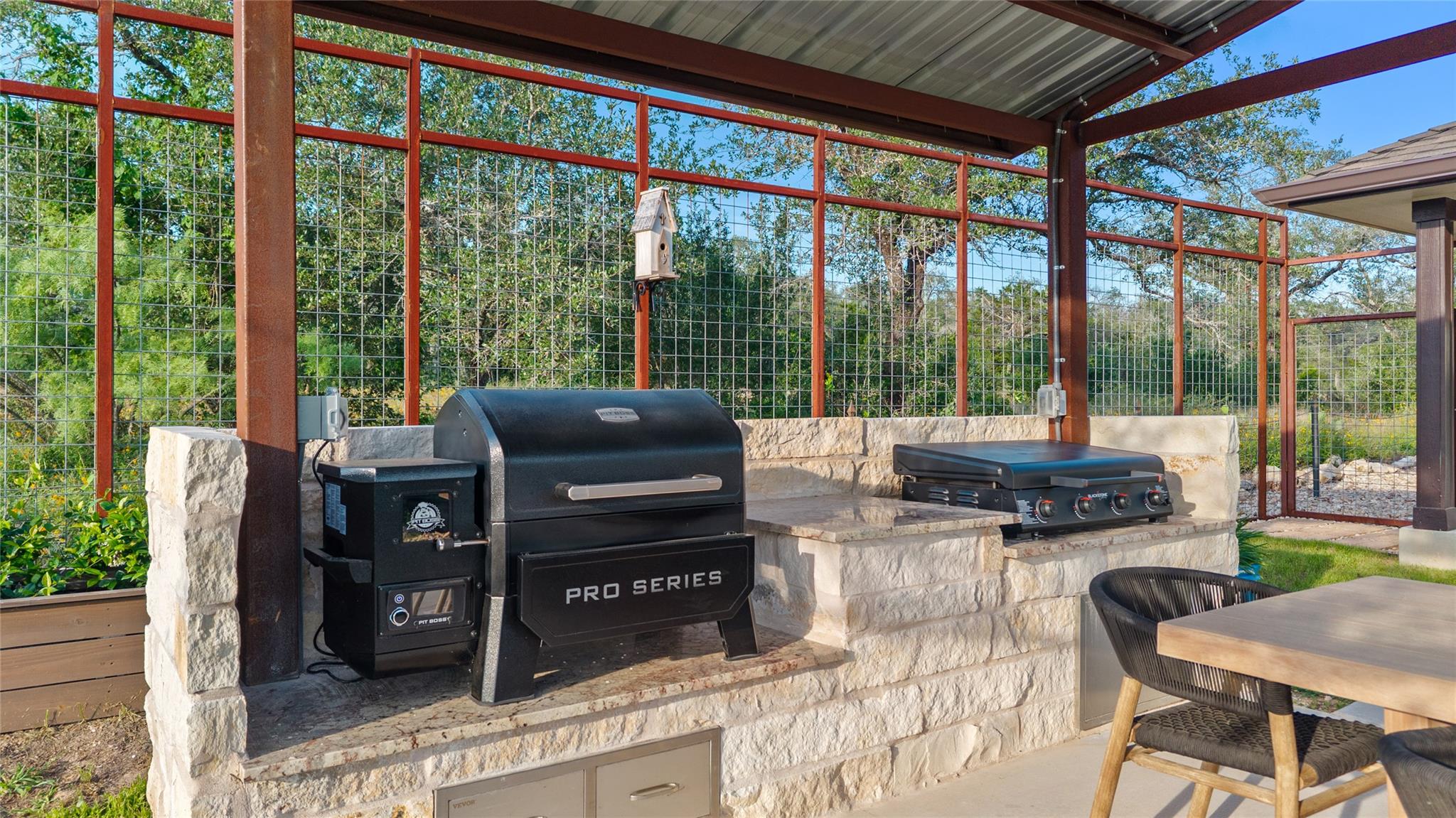 1104 Cliffview Dr, Spicewood, TX 78669