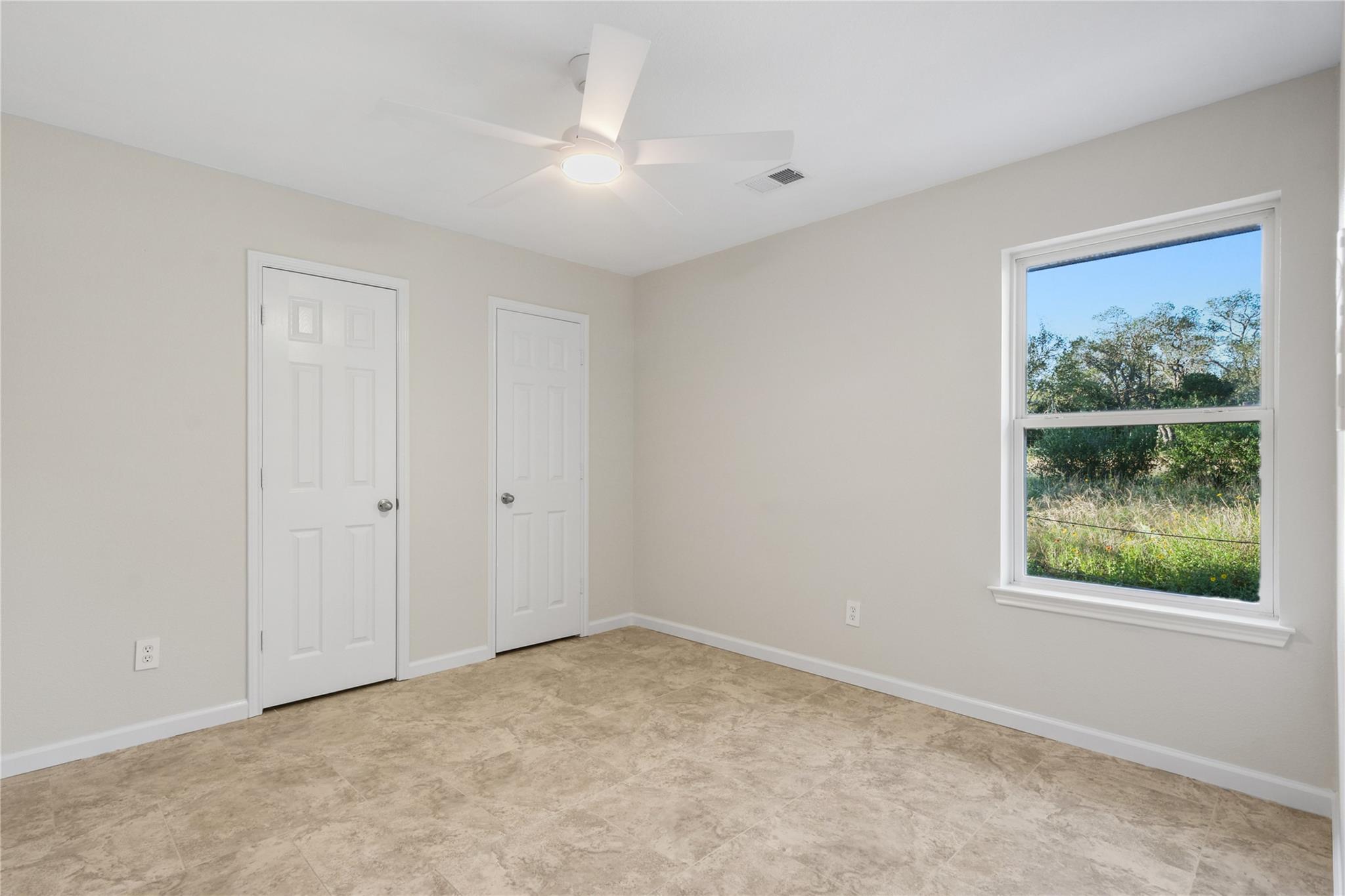 1104 Cliffview Dr, Spicewood, TX 78669