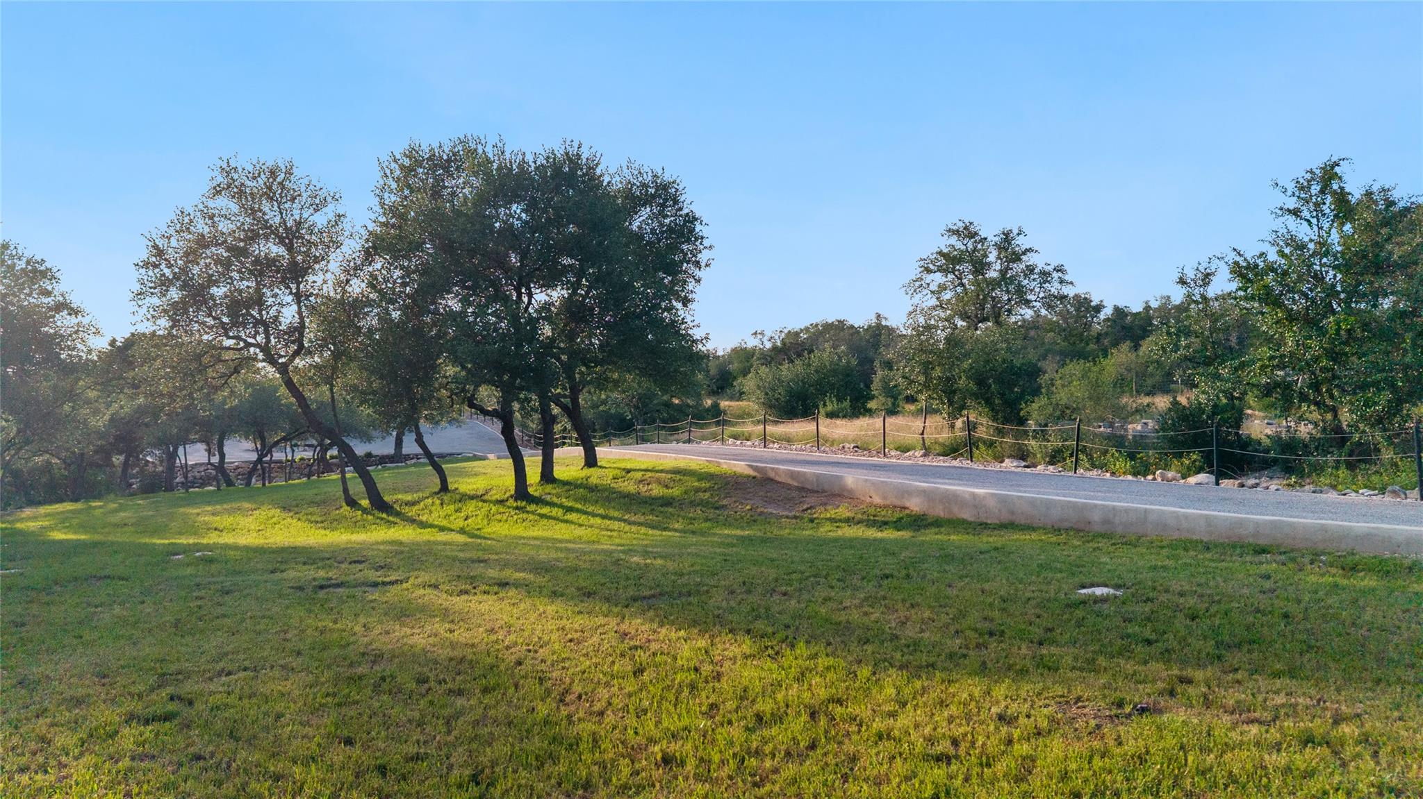 1104 Cliffview Dr, Spicewood, TX 78669