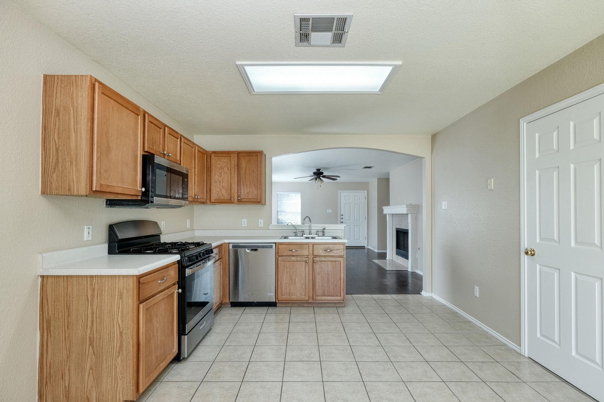 124 Hunter Rex Way, Kyle, TX 78640