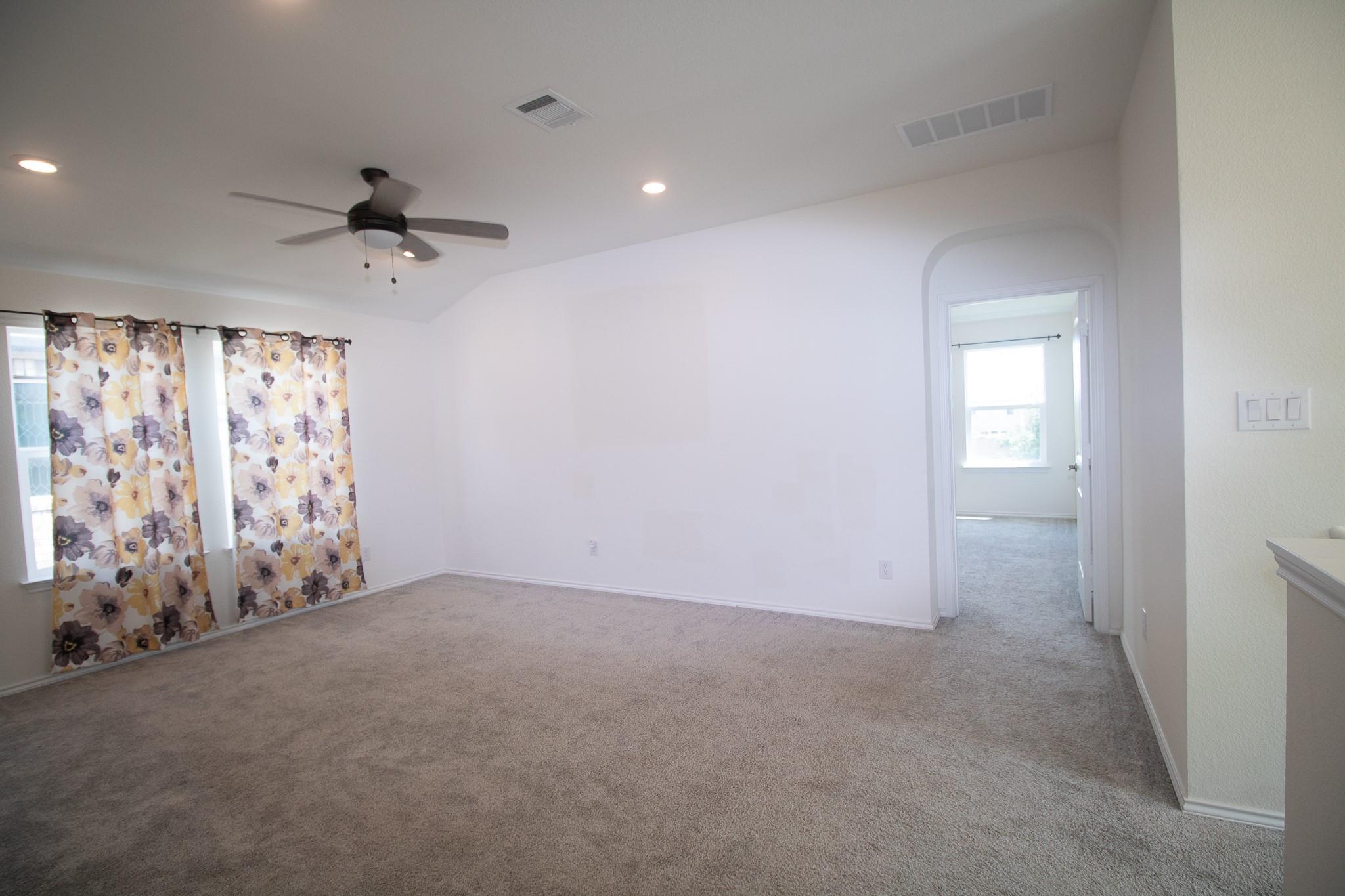 2105 Ebony Dove St, Round Rock, TX 78664