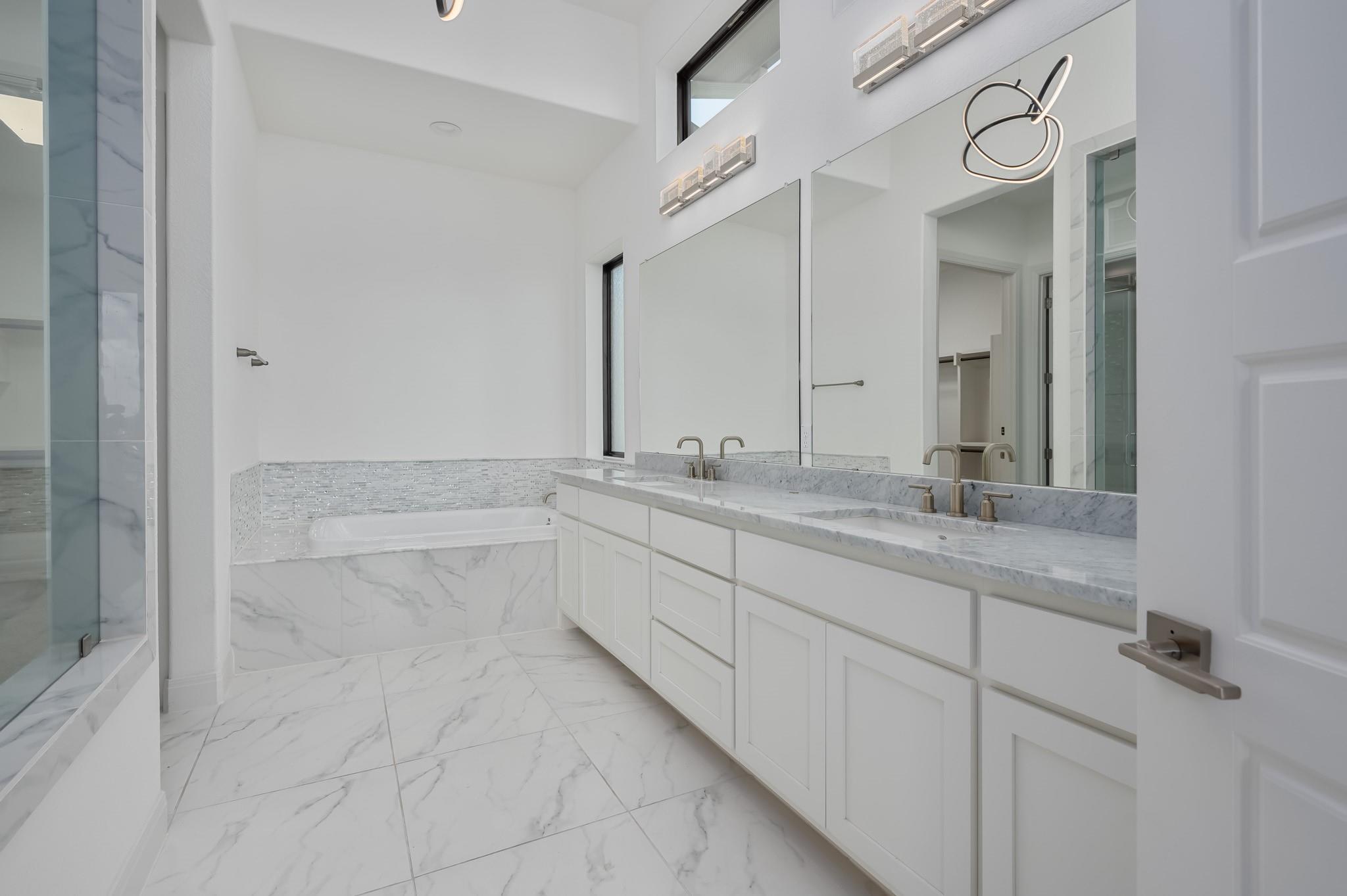 2502 Sunset Vista Cir, Spicewood, TX 78669