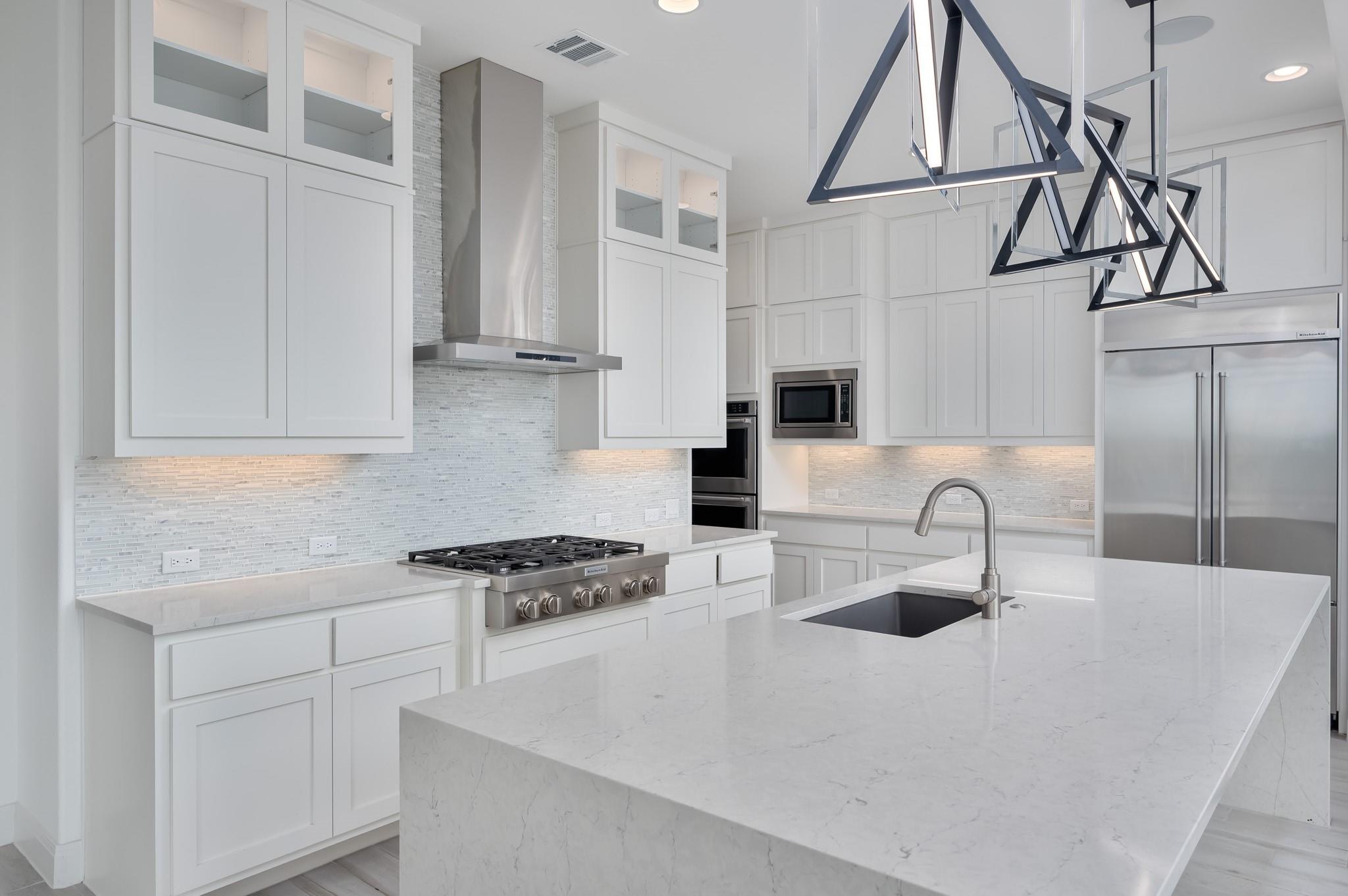 2502 Sunset Vista Cir, Spicewood, TX 78669