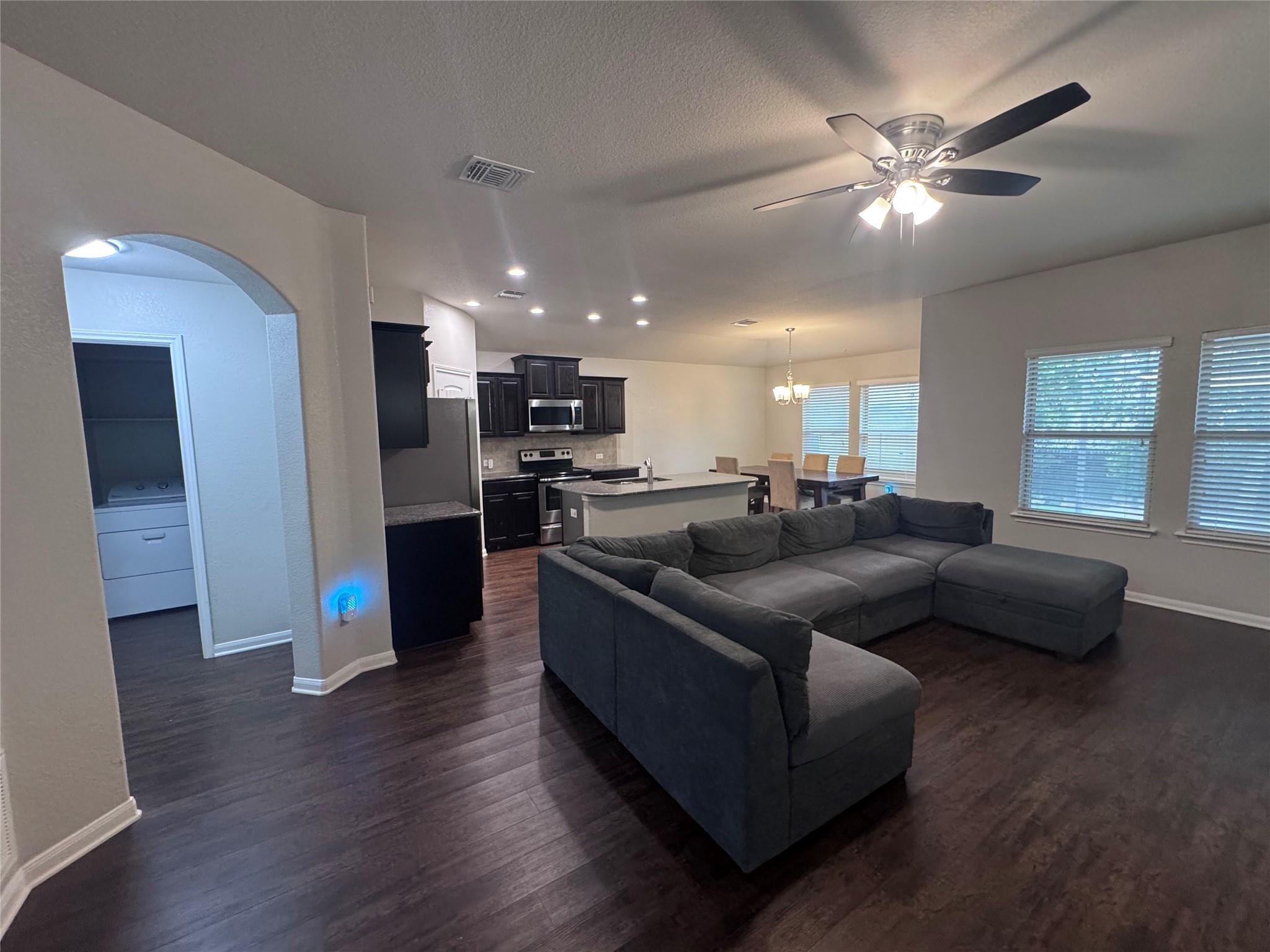 733 Pinnacle Dr, Georgetown, TX 78626