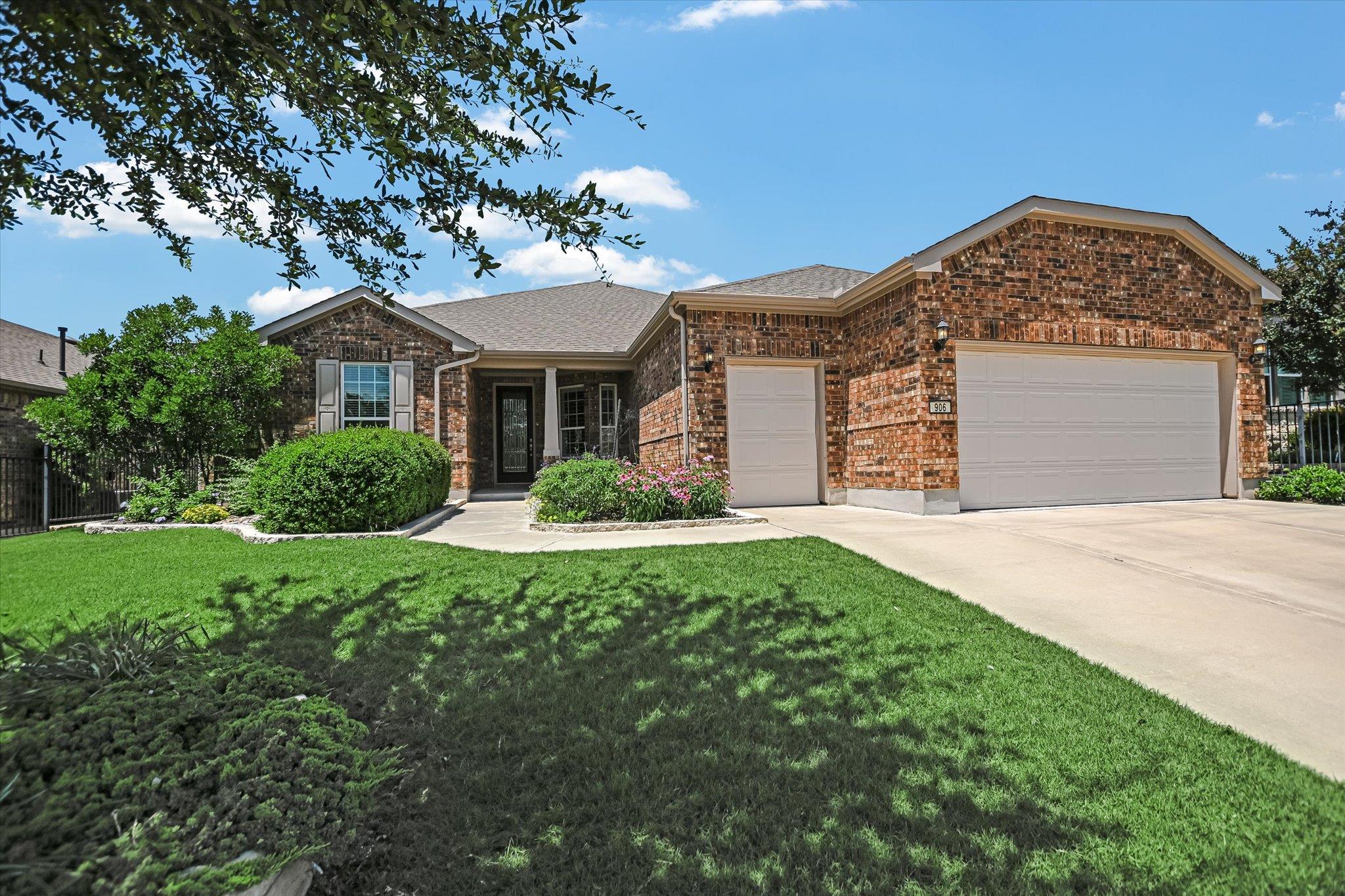 906 Holiday Creek Ln, Georgetown, TX 78633