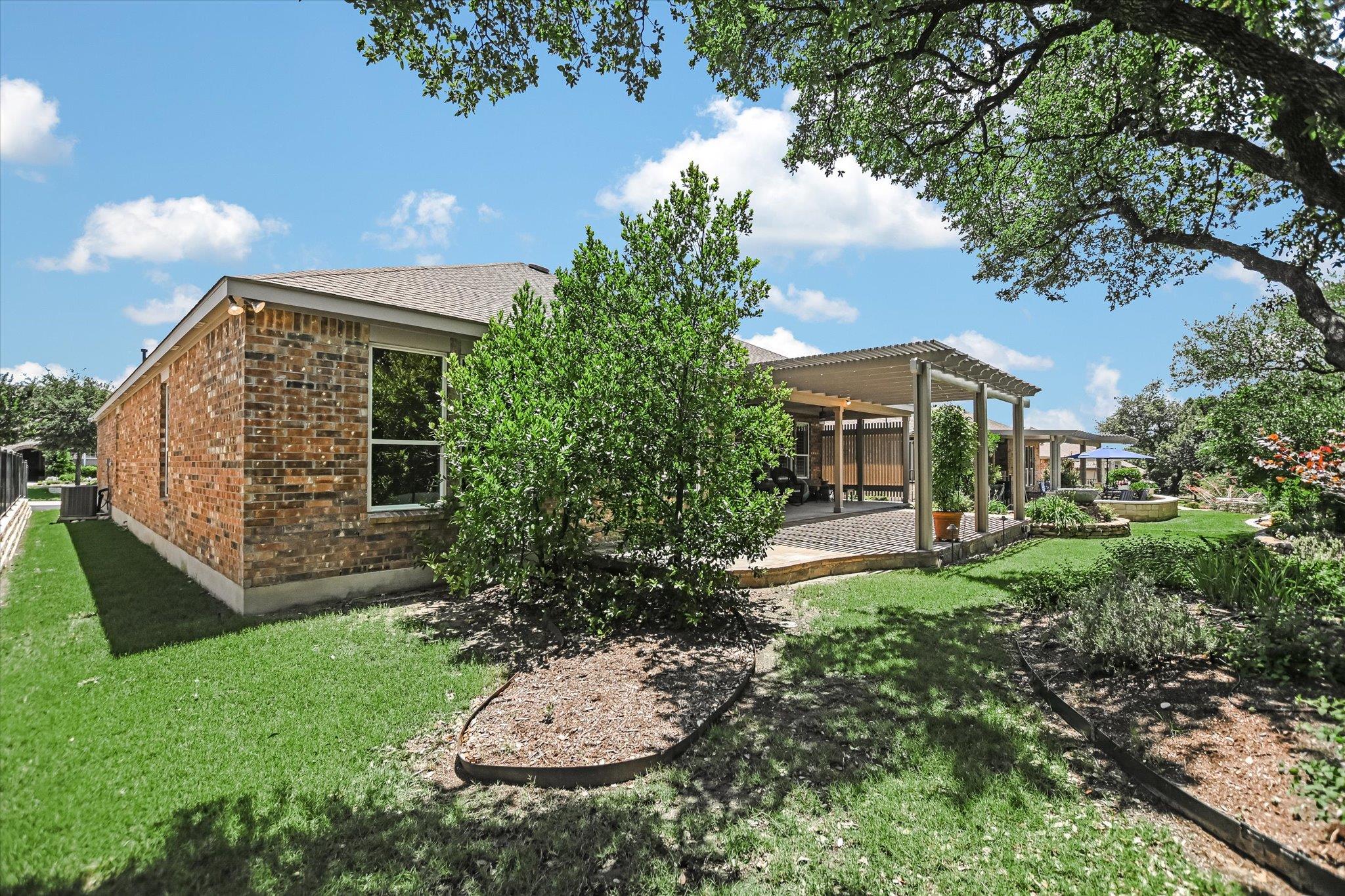 906 Holiday Creek Ln, Georgetown, TX 78633