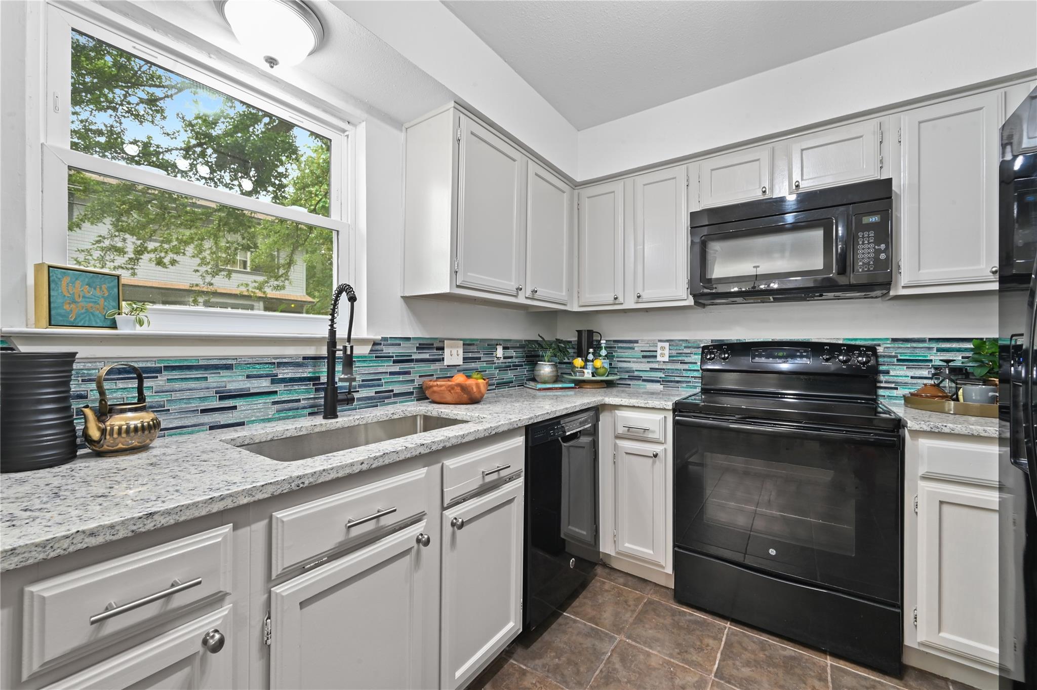 2105 Kirksey Dr, Austin, TX 78741