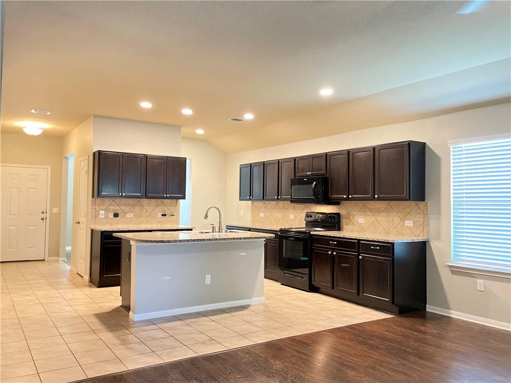 115 Leona River Trl, Hutto, TX 78634