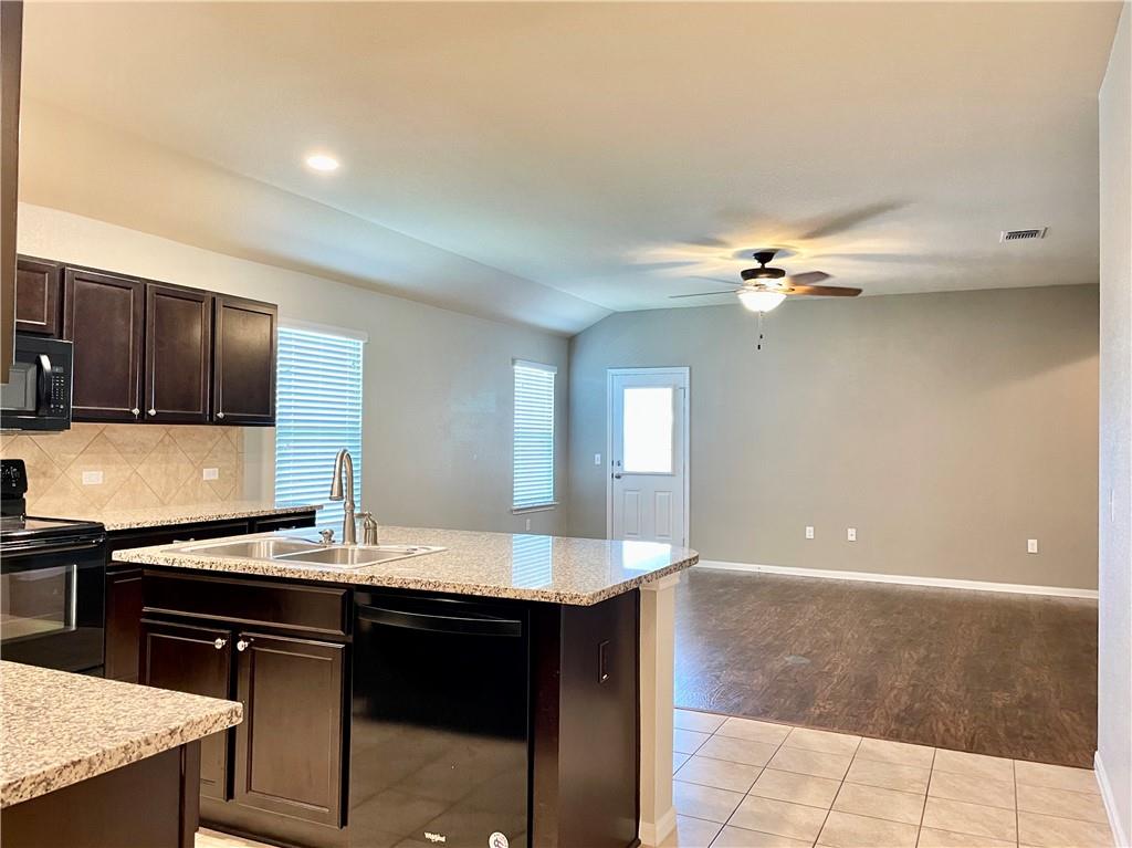 115 Leona River Trl, Hutto, TX 78634