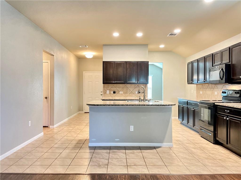 115 Leona River Trl, Hutto, TX 78634