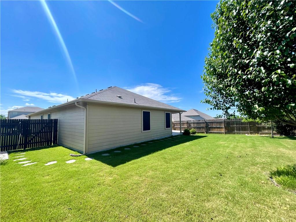 115 Leona River Trl, Hutto, TX 78634