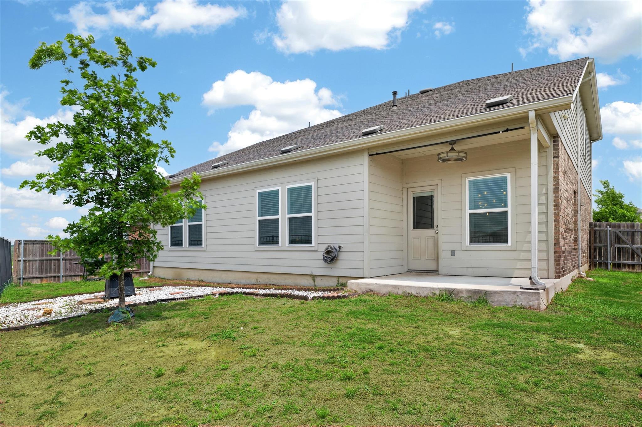 7332 Fall Ray Dr, Del Valle, TX 78617