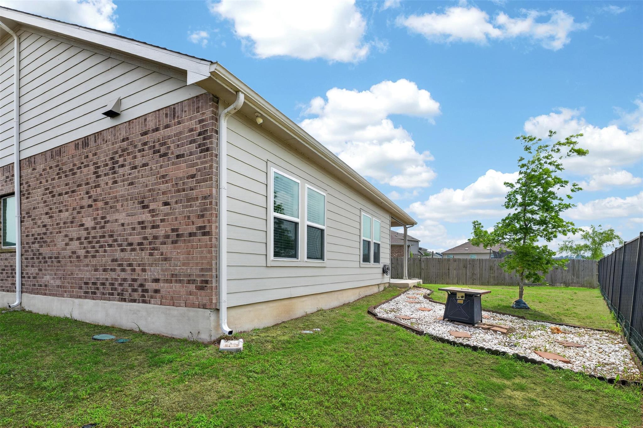 7332 Fall Ray Dr, Del Valle, TX 78617