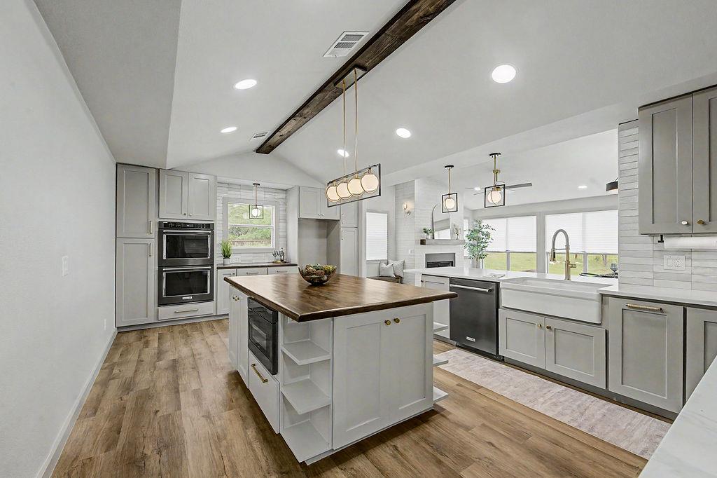 200 E Meadow Ln, Wimberley, TX 78676
