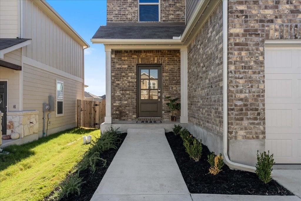 376 Papaya Dr, Buda, TX 78610