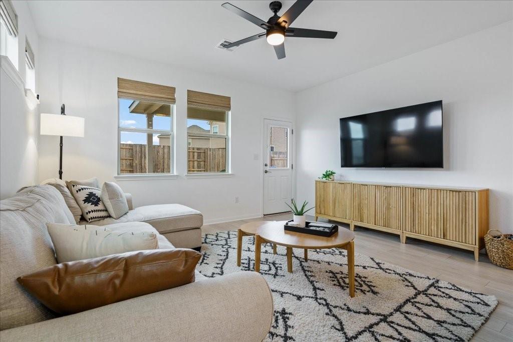 376 Papaya Dr, Buda, TX 78610