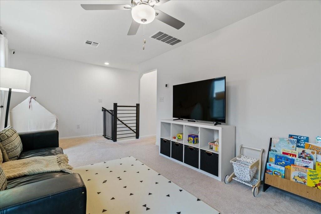376 Papaya Dr, Buda, TX 78610