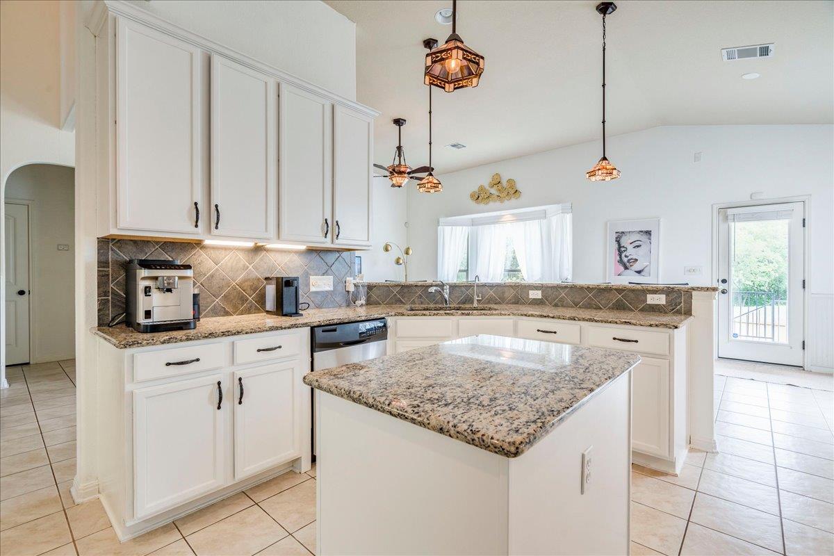 2061 Genesta Dr, Buda, TX 78610