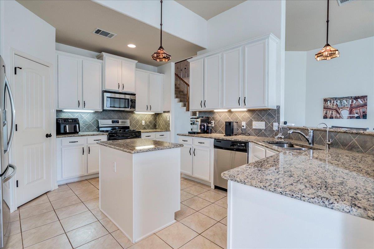 2061 Genesta Dr, Buda, TX 78610