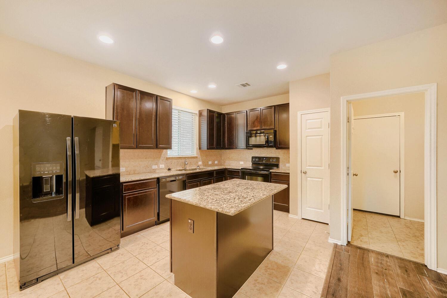 104 Golden Butterfly Dr, Leander, TX 78641