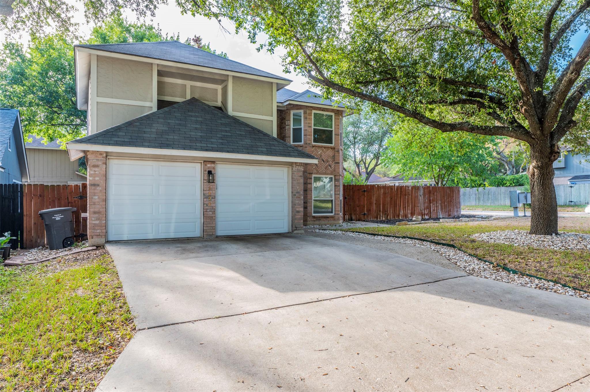 2126 River Hollow Dr, San Antonio, TX 78232