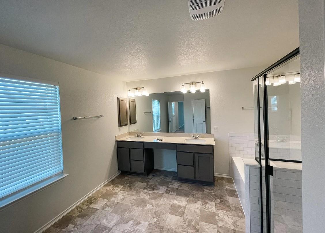 704 Zelia Gln, Leander, TX 78641