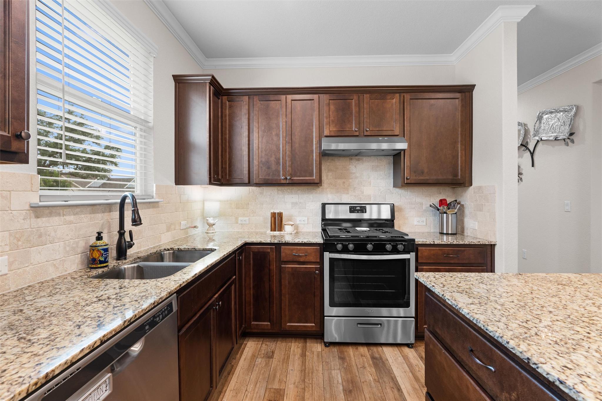 121 Winterhorse Cv, Georgetown, TX 78633