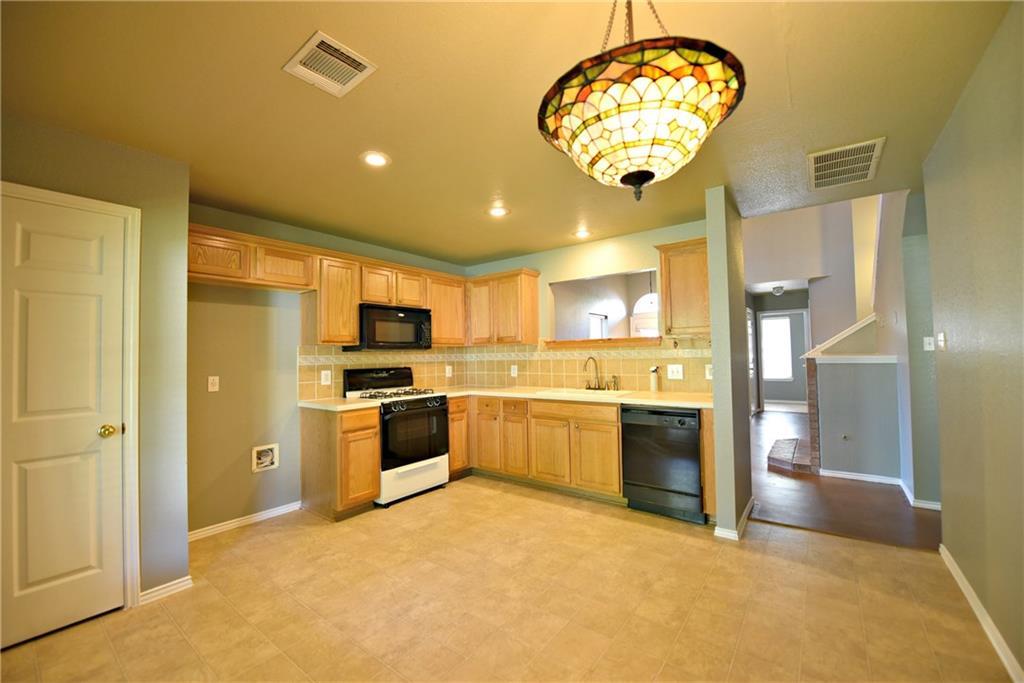 2813 Greenlee Dr, Leander, TX 78641