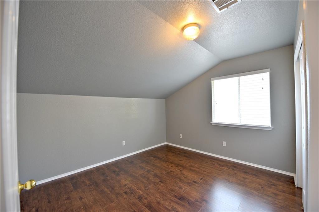 2813 Greenlee Dr, Leander, TX 78641