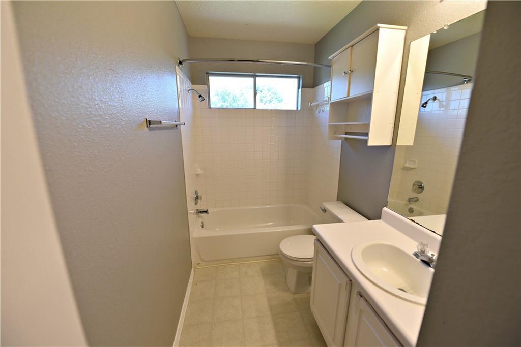 2813 Greenlee Dr, Leander, TX 78641