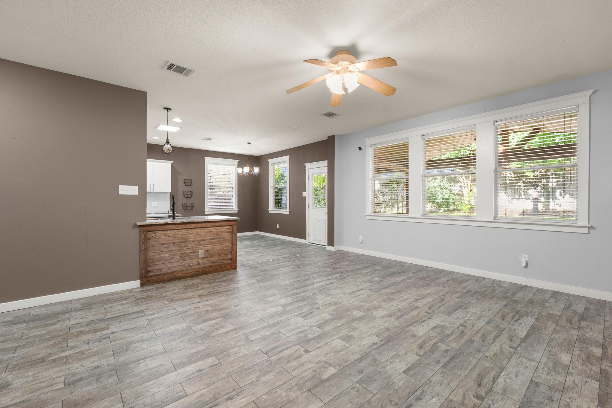 411 Olmos Dr, Leander, TX 78641