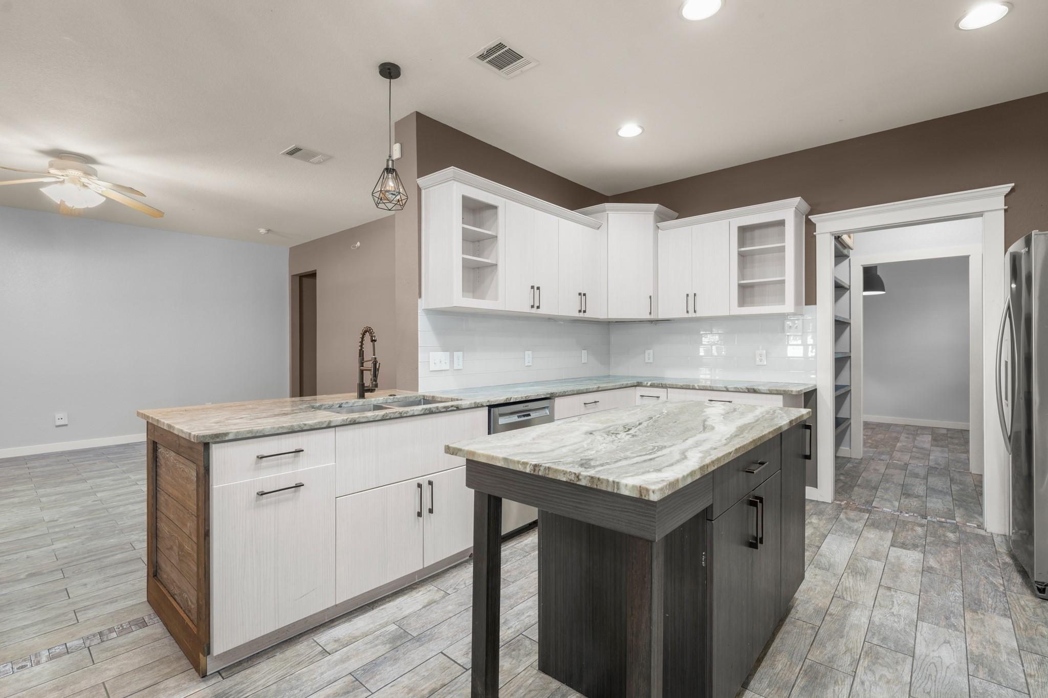 411 Olmos Dr, Leander, TX 78641