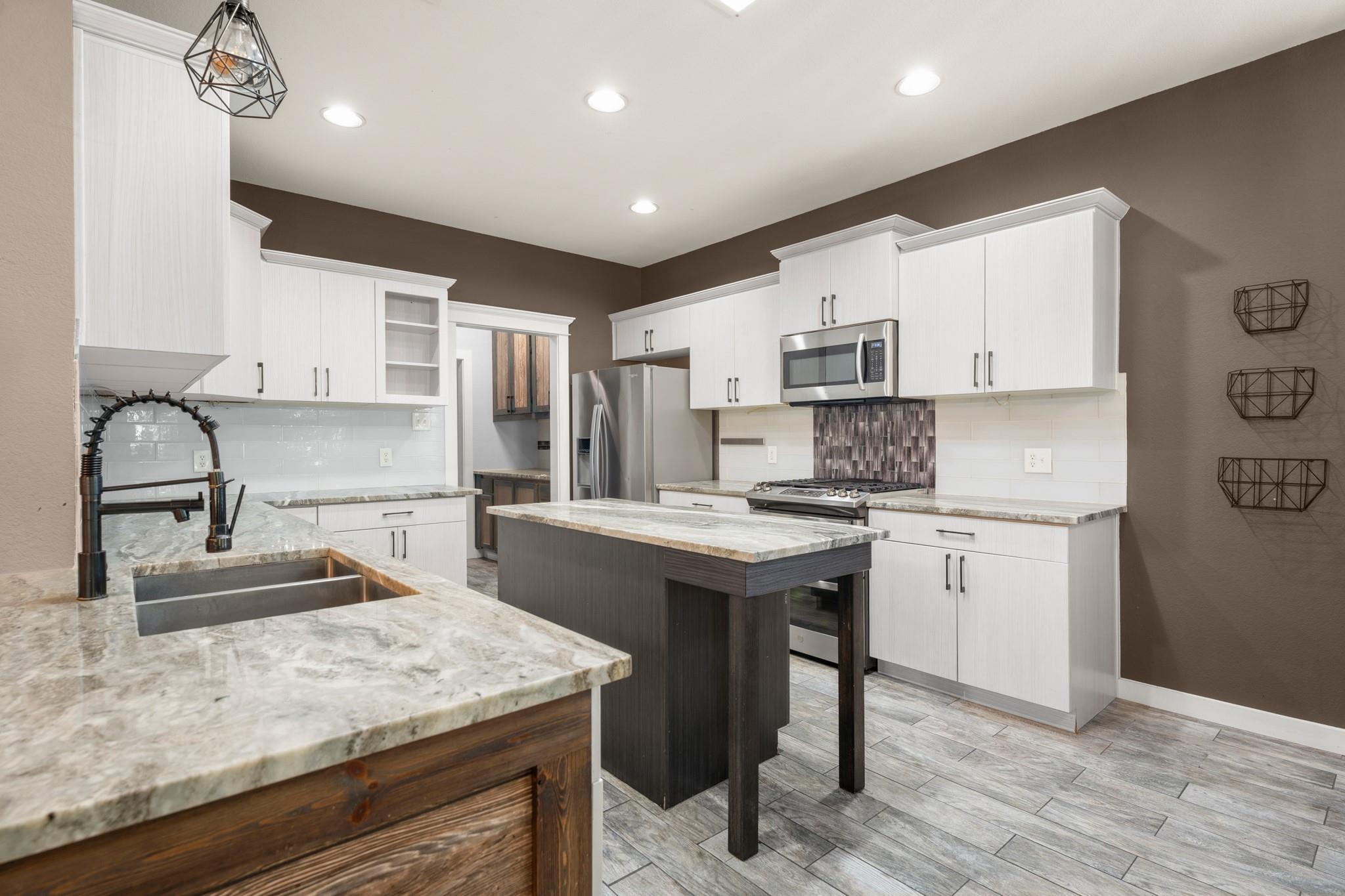 411 Olmos Dr, Leander, TX 78641