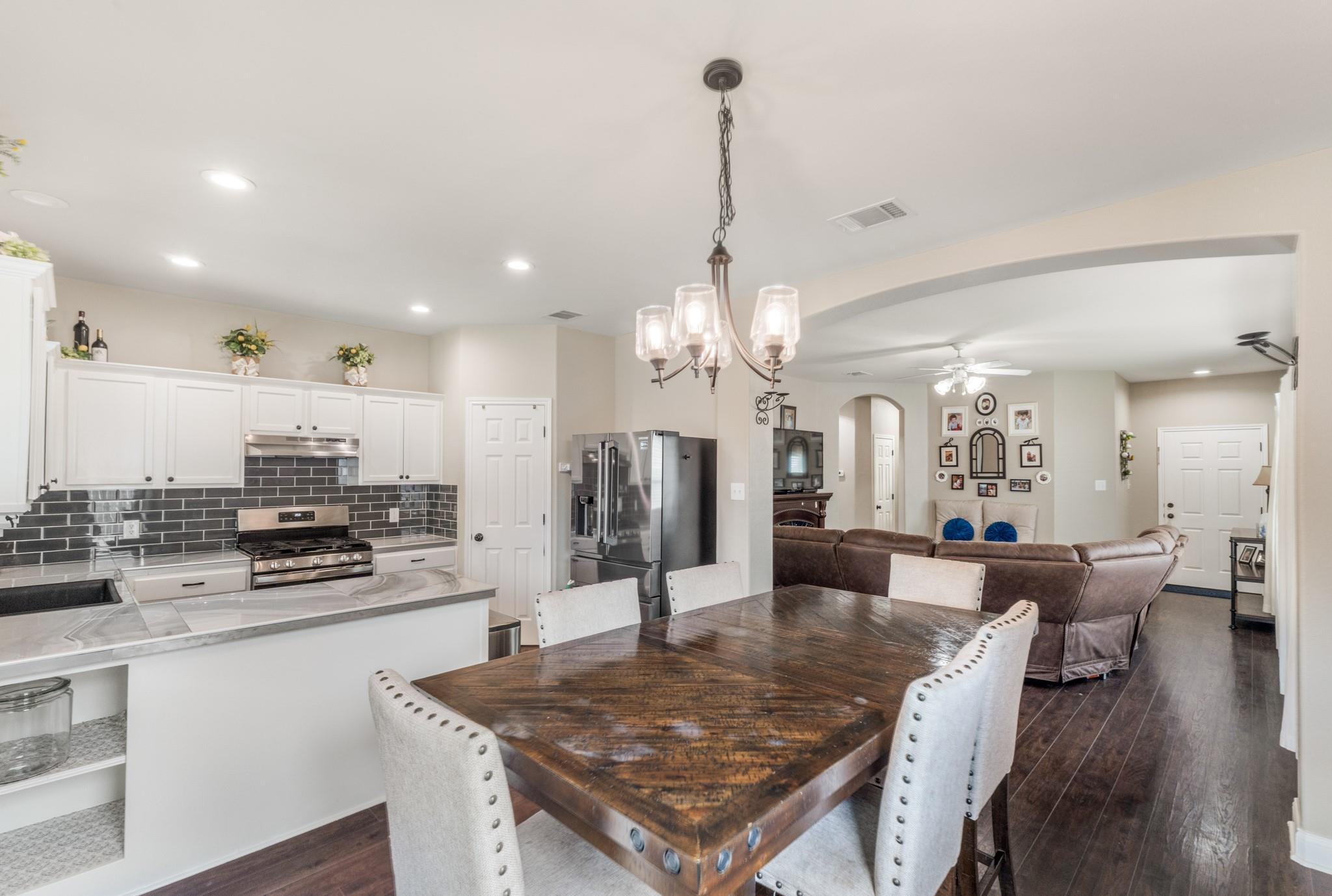 1015 Hondo Ln, Hutto, TX 78634