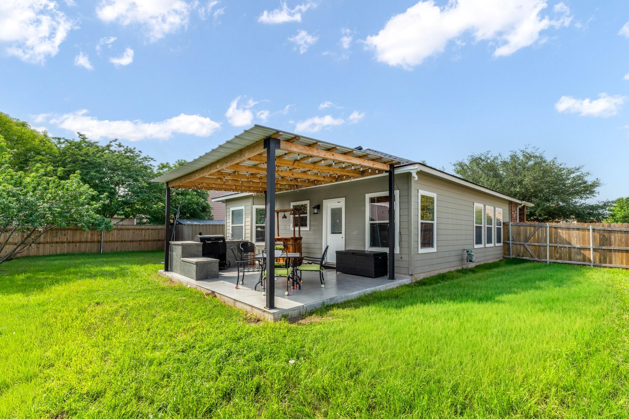 1015 Hondo Ln, Hutto, TX 78634