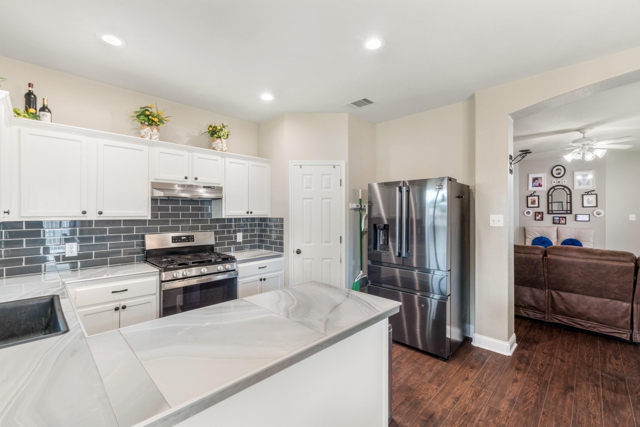 1015 Hondo Ln, Hutto, TX 78634